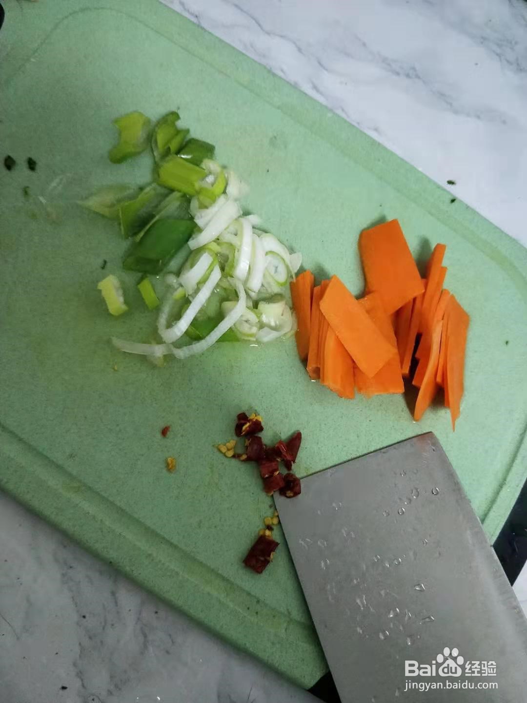 在家中如何制作红烧鸡翅
