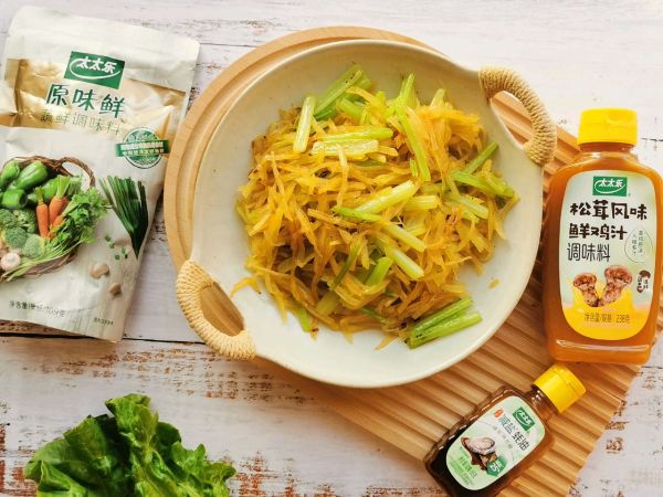 减肥这样吃芹菜土豆丝