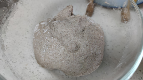 鸡蛋粉条小茴香全麦包子