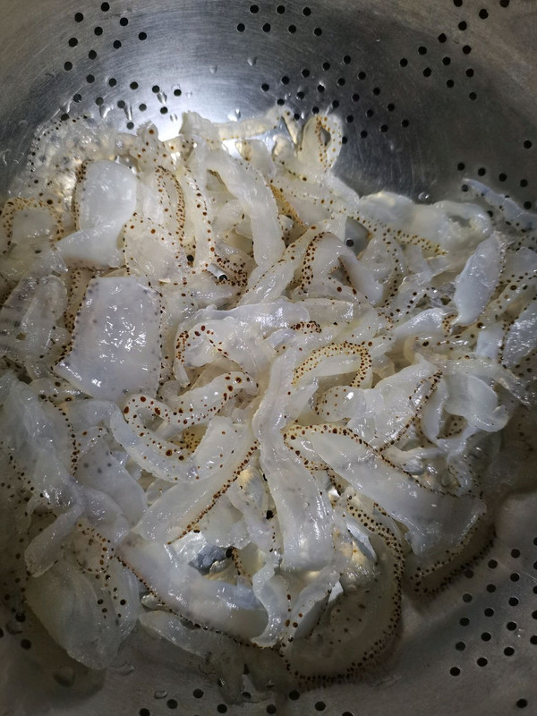 沙拉汁拌青瓜海蜇皮