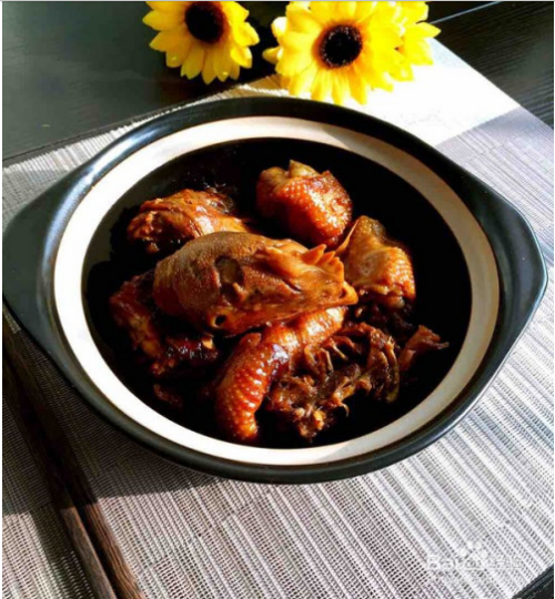 这样我们的红烧鸡头就做好了.