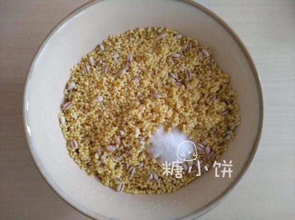 杂粮咸菜黄米粽