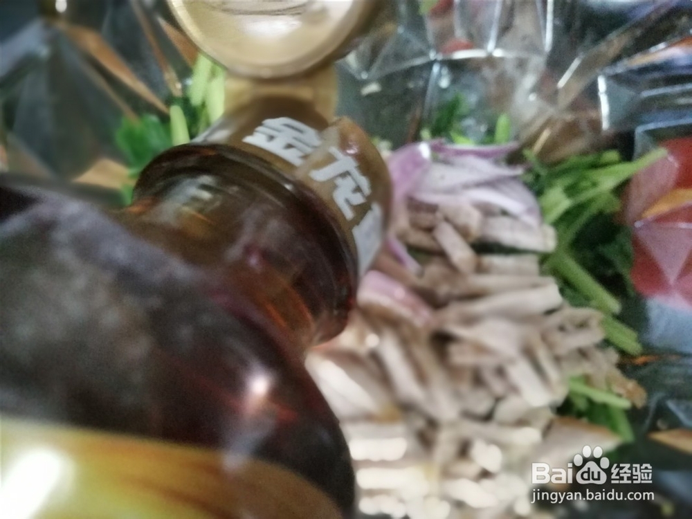 芹菜段拌猪肉丝