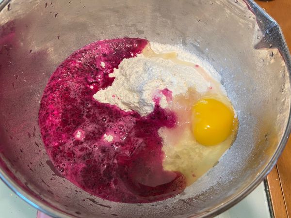 火龙果麻薯肉松软欧包