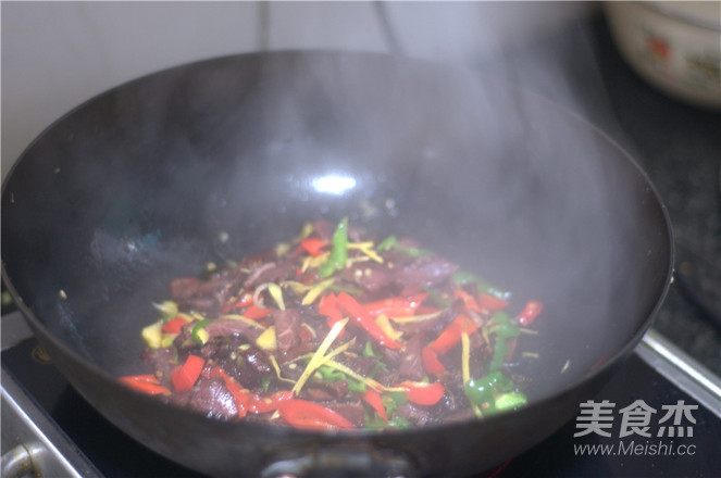 青红椒炒干牛肉