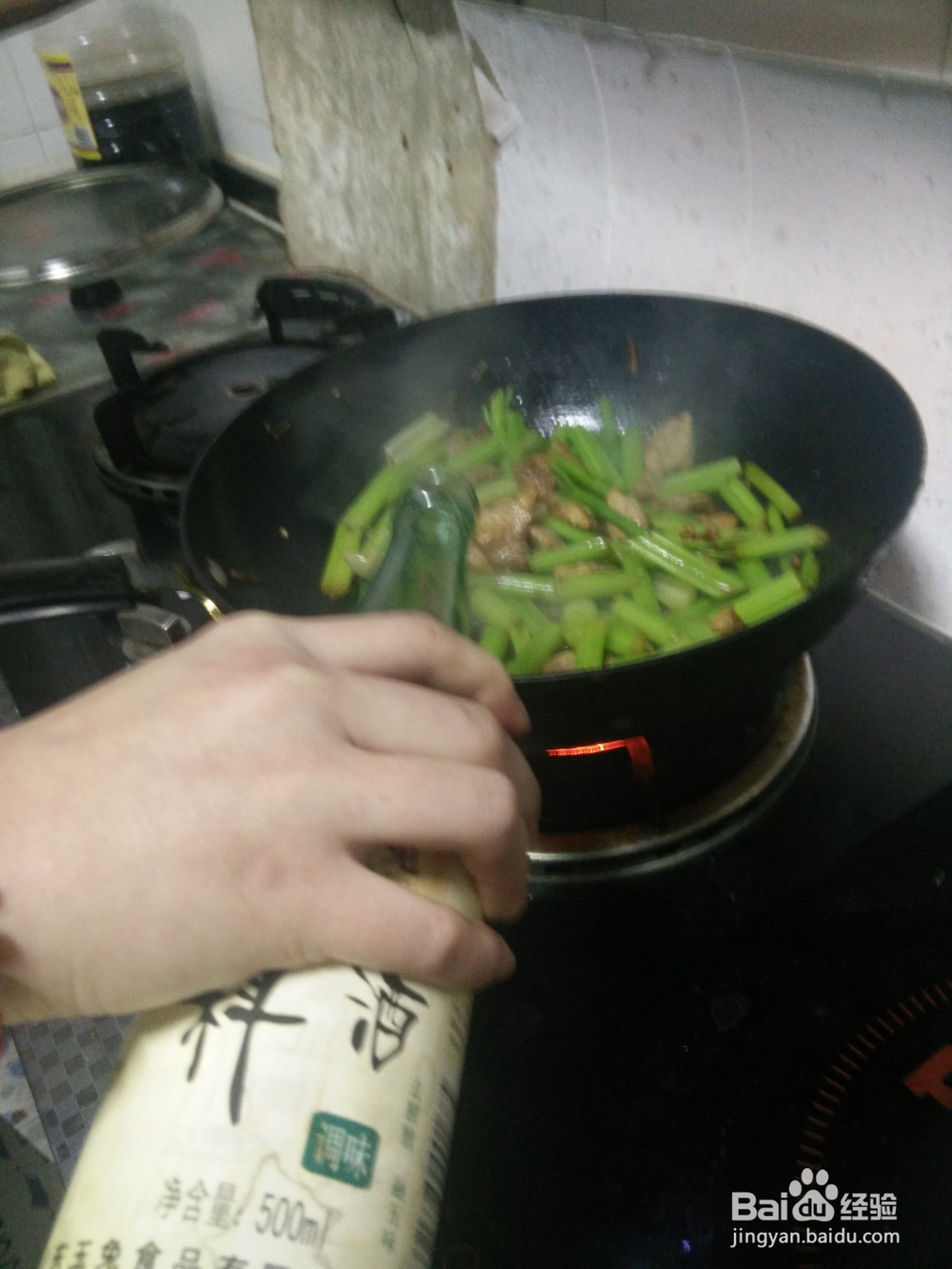 超级好吃的芹菜炒肉 家常炒菜