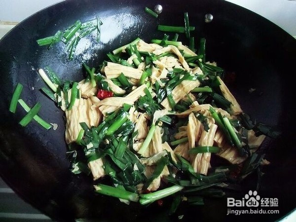 如何制作韭菜炒腐竹