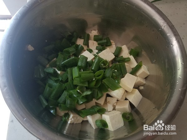 如何制作小葱拌豆腐