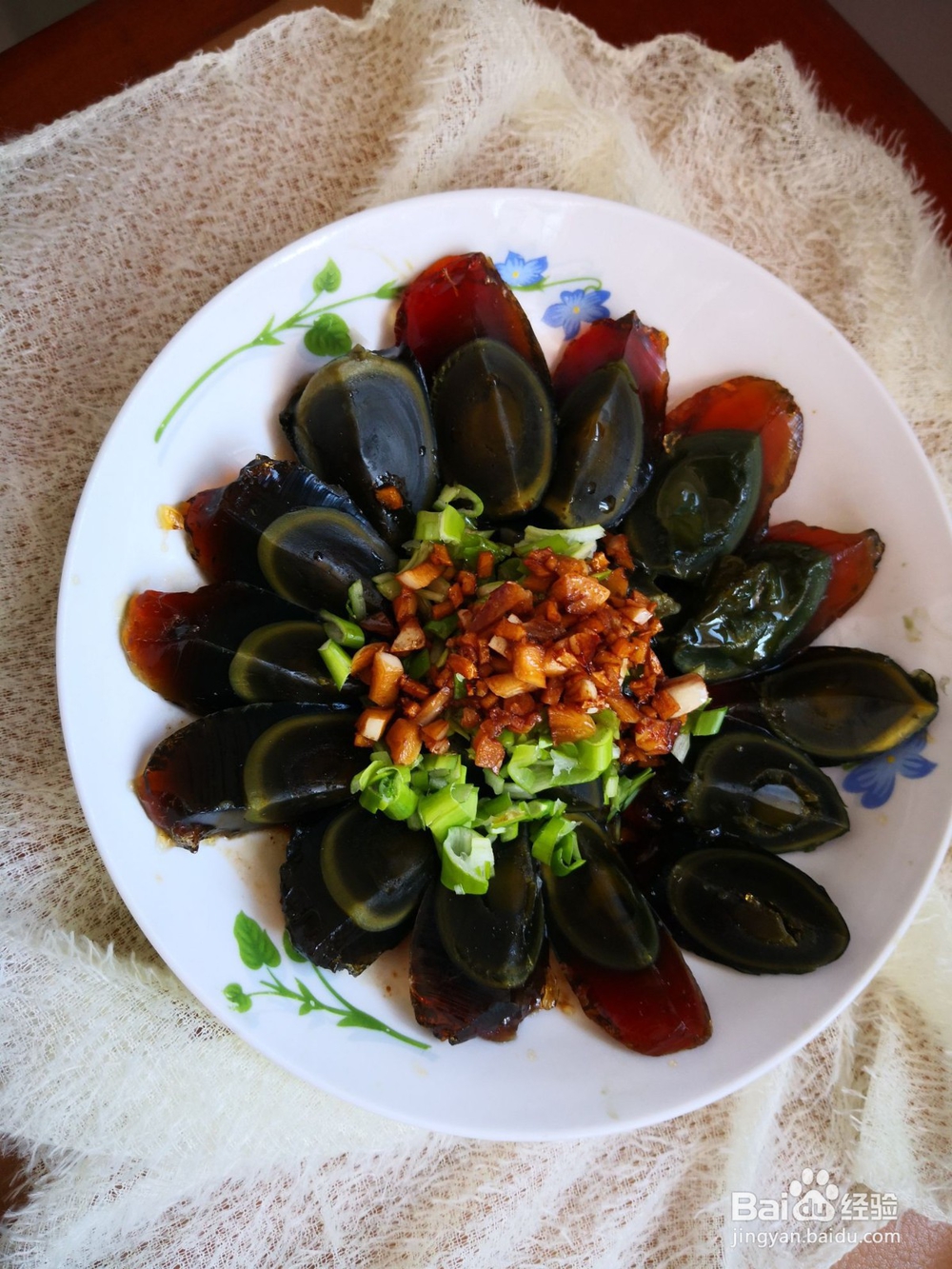 浇汁松花蛋的做法