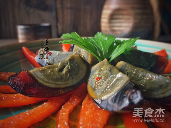 皮蛋烧辣椒的做法
