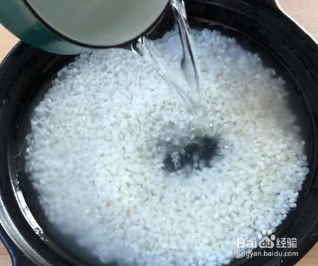 如何做蔬菜鸡蛋焖米饭