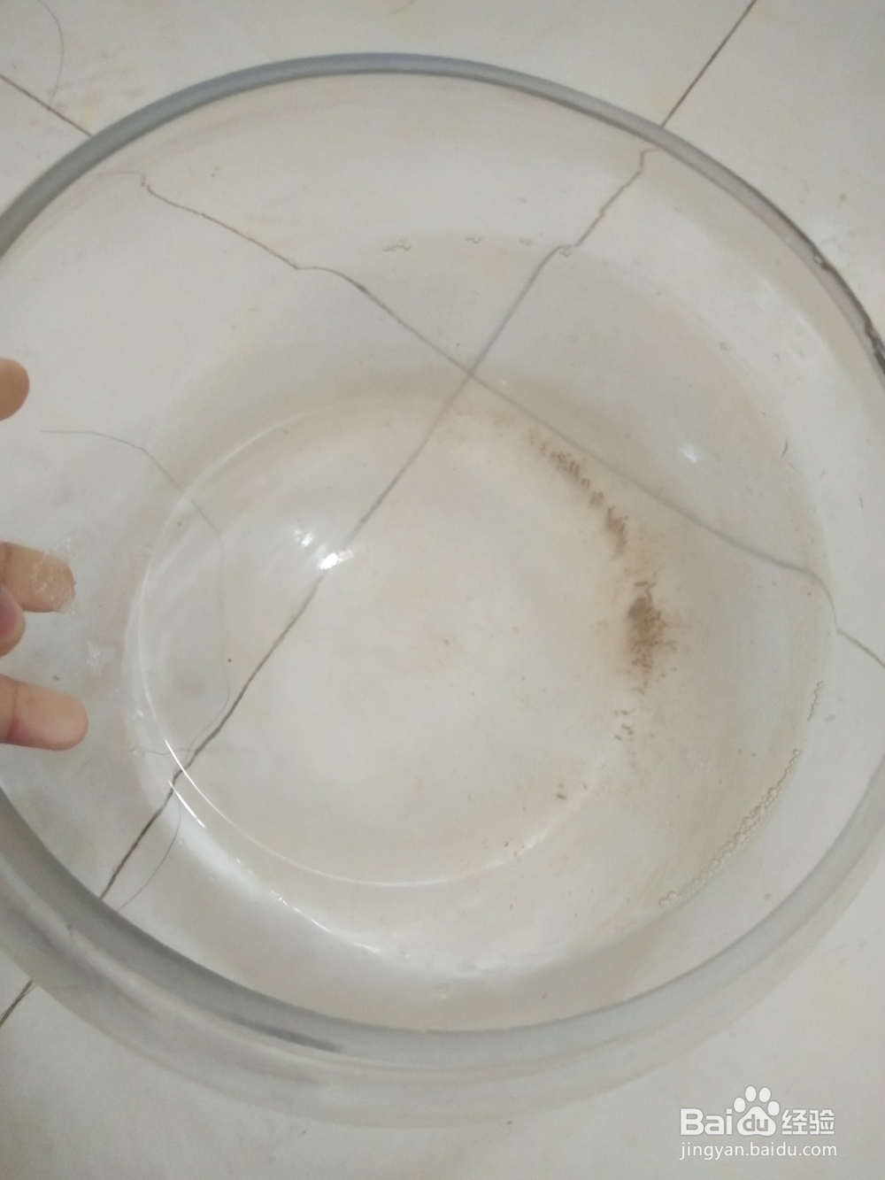 怎么换水让家里小型鱼缸里的金鱼活的时间更长