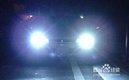 如何应付远光灯