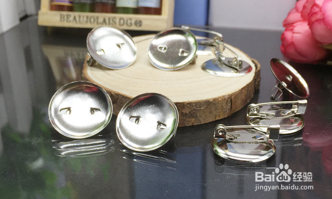 用粘土制作彩虹徽章