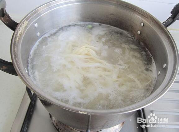 自制腊肠杂酱面