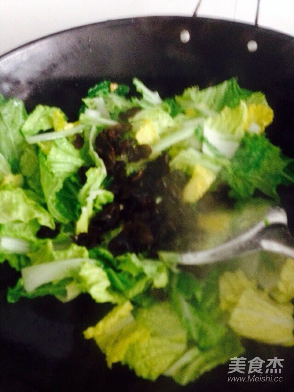 白菜炒木耳的做法