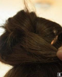 盘丸子头的方法图解