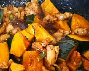 南瓜山药炖鸡腿的做法