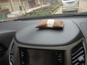 怎么去除新车里的味道。