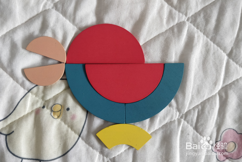 用幼儿积木怎么拼一只站着歌唱的鸟儿？