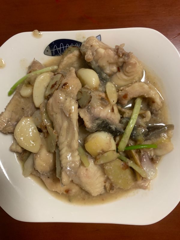 姜葱蒜子白汁焖海鳗