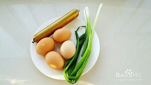葱香火腿肠炒鸡蛋的做法