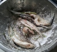 酥炸小白条的做法