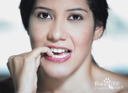 “咬指甲”真能减轻焦虑吗？