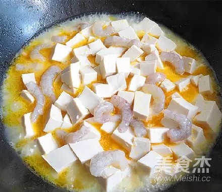咸蛋黄虾仁豆腐