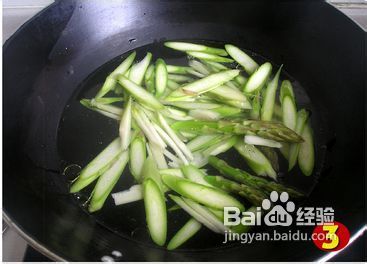 人可不能比面条还纠结——芦笋肉丝炒面