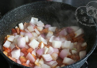 番茄培根炒意面片