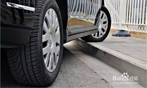 停车不被剐蹭的9个技巧