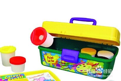 家庭教0到2岁的宝宝玩盒子游戏