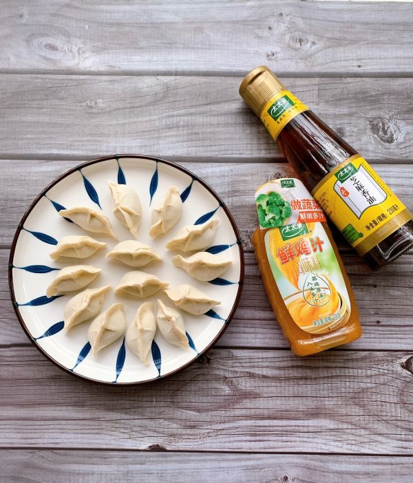 荠菜猪肉馅手工饺子