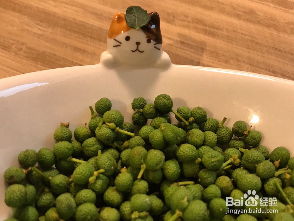 在家怎么做小鱼干煮青花椒