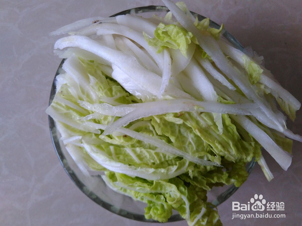 娃娃菜肉丝炒粉利的做法