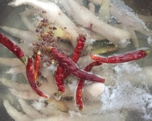 泡椒凤爪的做法