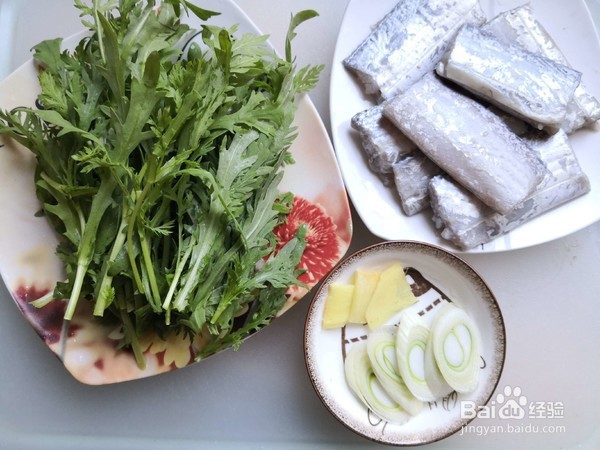 茼蒿炖带鱼的做法