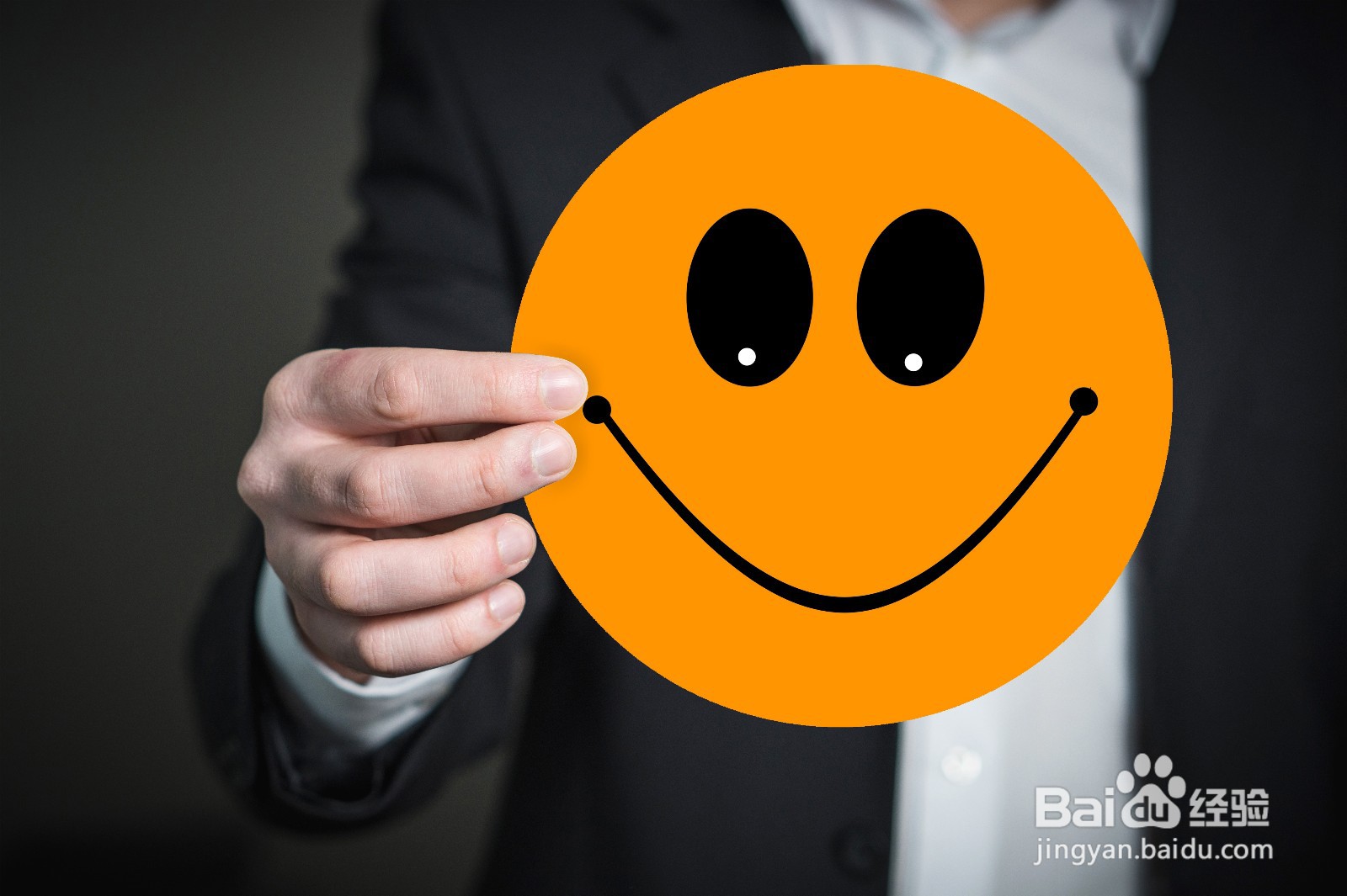 阳光照不到你的生活，微笑着才发现沿途开满花朵