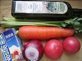 现磨豆浆机创意食谱：番茄蔬菜浓汤