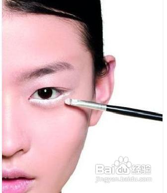 怎样画出白色妆容