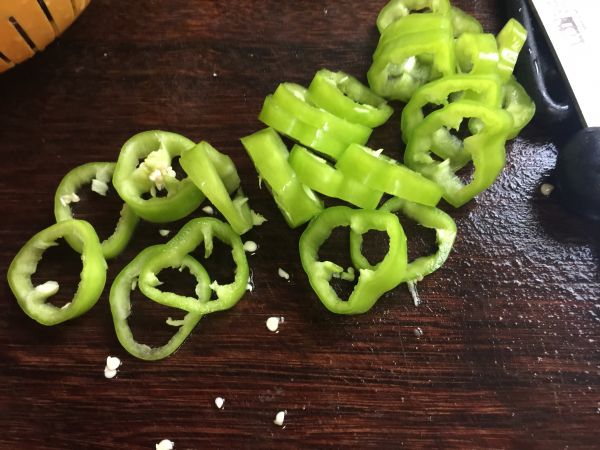 干煎三文鱼配时蔬