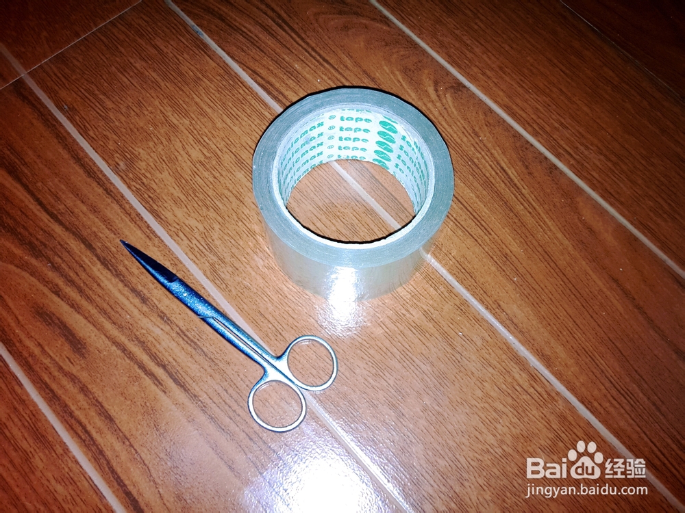 用泡沫箱DIY的简易衣柜