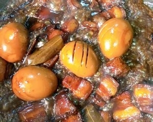红烧肉焖蛋做法