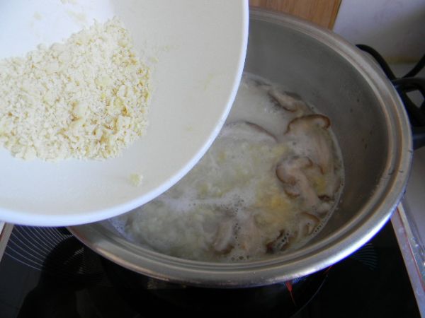 杂蔬鸡蛋疙瘩汤