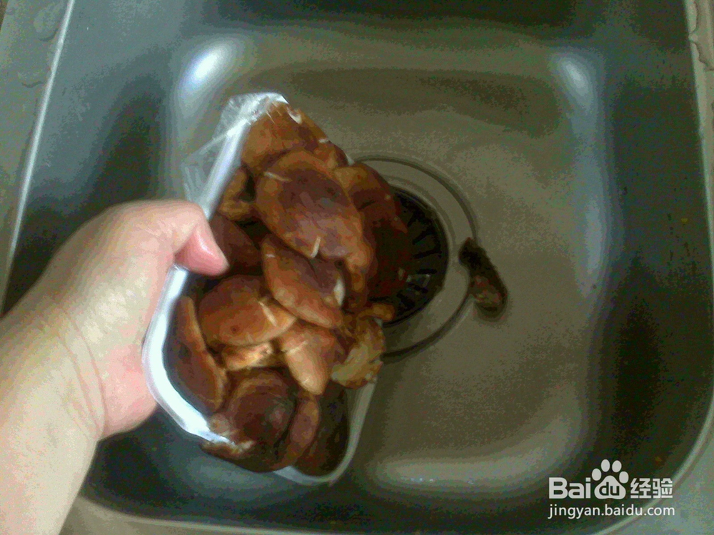 老年人怎样做好素炒香姑的备料