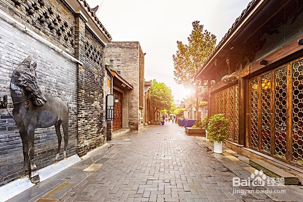 如何用最少的钱在成都旅游？