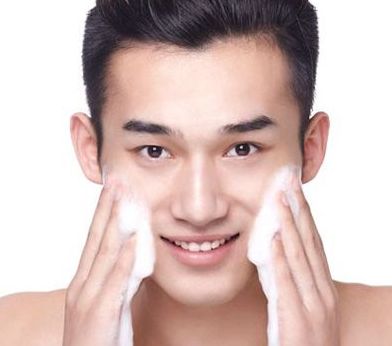 男士用完洗面奶之后用什么护肤