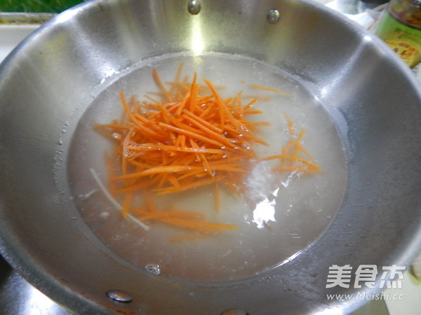 黄瓜金针菇卷