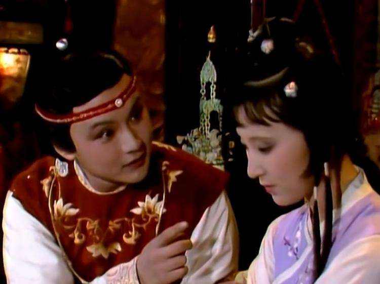 宝玉黛玉见面用了什么笔法